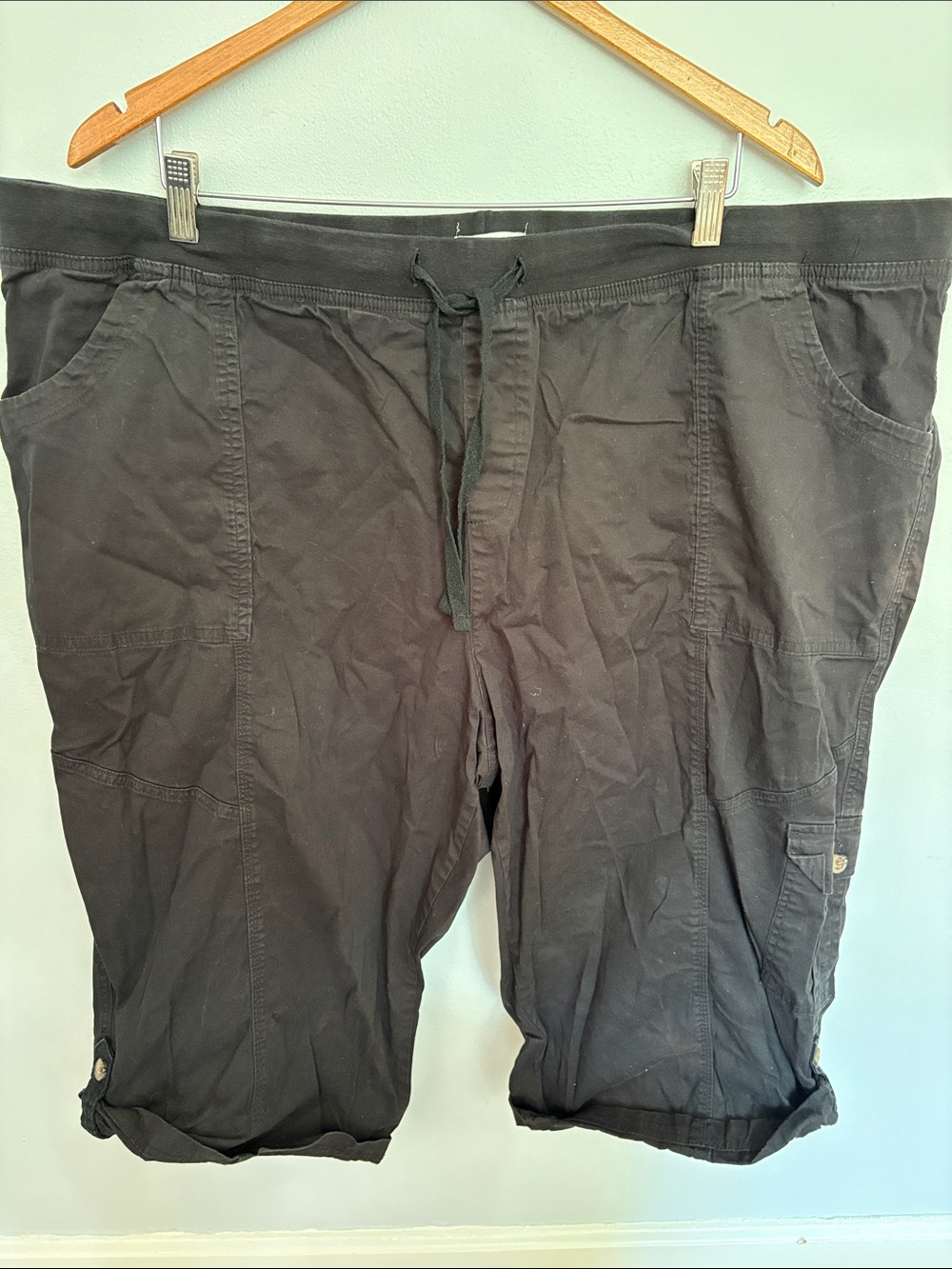 Women's Black Drawstring Cargo Capris